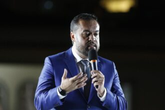 Cláudio Castro falta a depoimento na CPI do Crime Organizado por problema de saúde