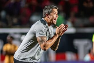 Clube da Série A mira contratação de ex-treinador do Vitória