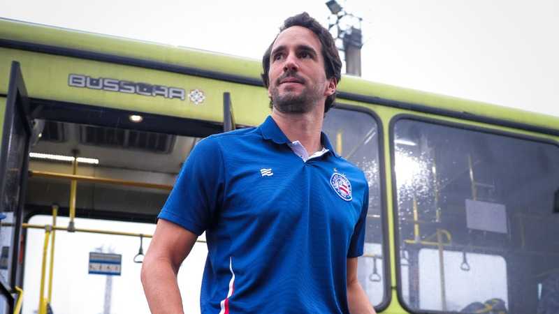 Saiba quem é Charles Hembert, francês que deve assumir o Bahia contra o Flamengo na ausência de Ceni