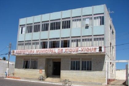 Prefeitura de Xique-Xique aponta crise após alta do INSS e bloqueio milionário