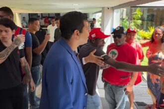 Deputado e integrantes do MST protagonizam bate-boca durante ocupação na Assembleia