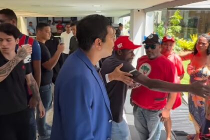 Deputado e integrantes do MST protagonizam bate-boca durante ocupação na Assembleia