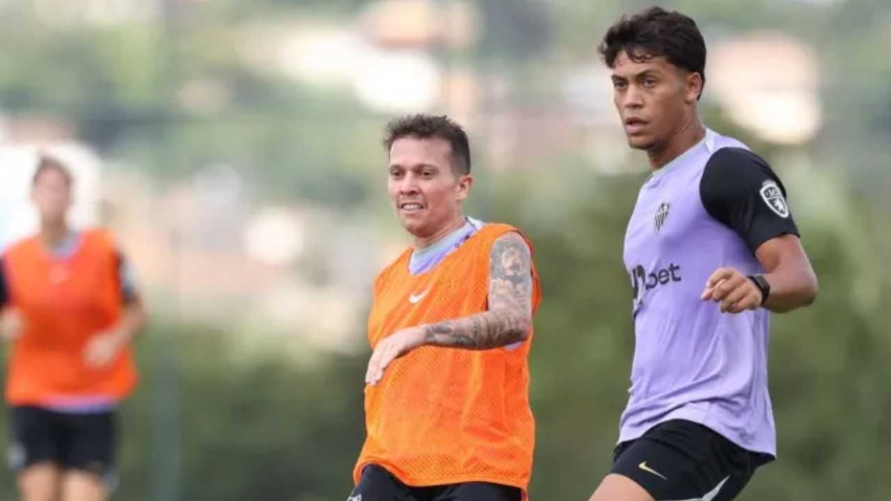 Filho de icônico atacante revelado pelo Vitória treina pela primeira vez entre os profissionais