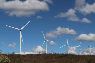 Bahia consolida liderança nacional em energias renováveis com avanços em eólica e solar