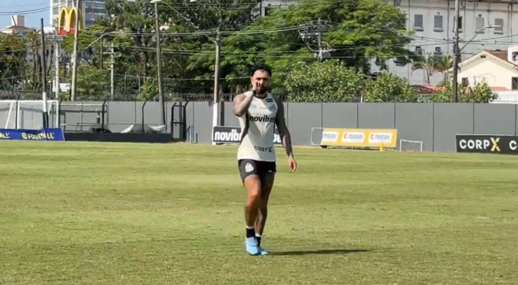 Gabigol ironiza jornalistas em treino aberto do Santos: "saudade nenhuma de vocês"