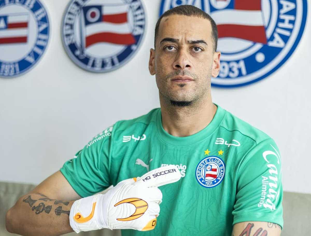 Novo goleiro do Bahia lidera estatísticas de defesas do Brasileirão; veja números