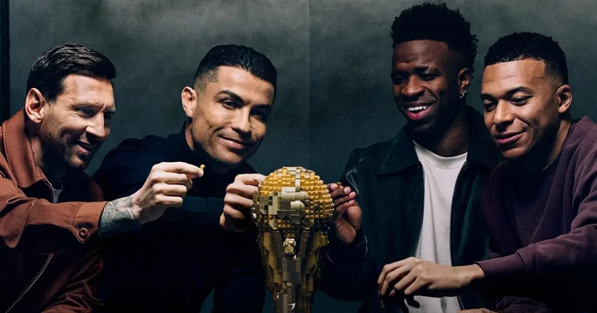 Messi, Cristiano, Mbappé e Vini Jr. se reúnem e viram peças da Lego em campanha para a Copa