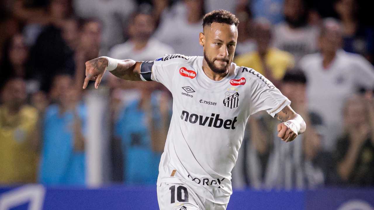 Após discutir com torcedor, Neymar se posiciona nas redes sociais: "podem falar o que for"