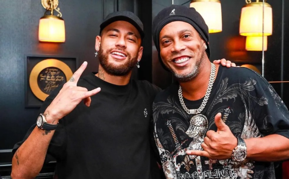 Ronaldinho afirma que Neymar "pode ajudar muito" na Copa do Mundo