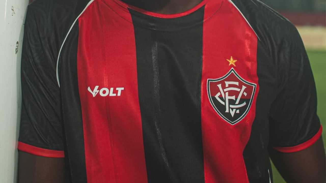 Batizado de "A Força do Leão", Vitória lança novo uniforme para a temporada