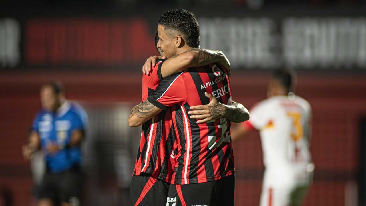 Vitória é dominante e goleia Juazeirense por 4x1 pela Copa do Nordeste
