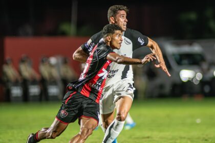 Em jogo de poucas emoções, Vitória e Corinthians empatam sem gols no Barradão