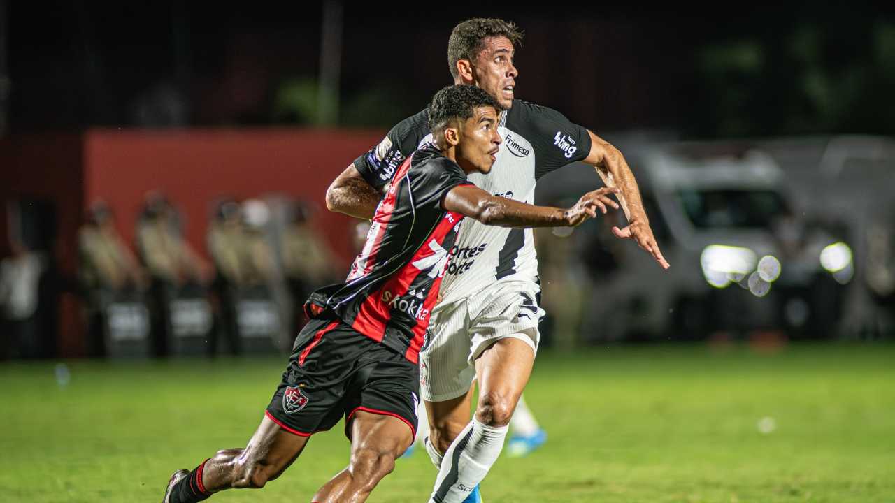 Em jogo de poucas emoções, Vitória e Corinthians empatam sem gols no Barradão