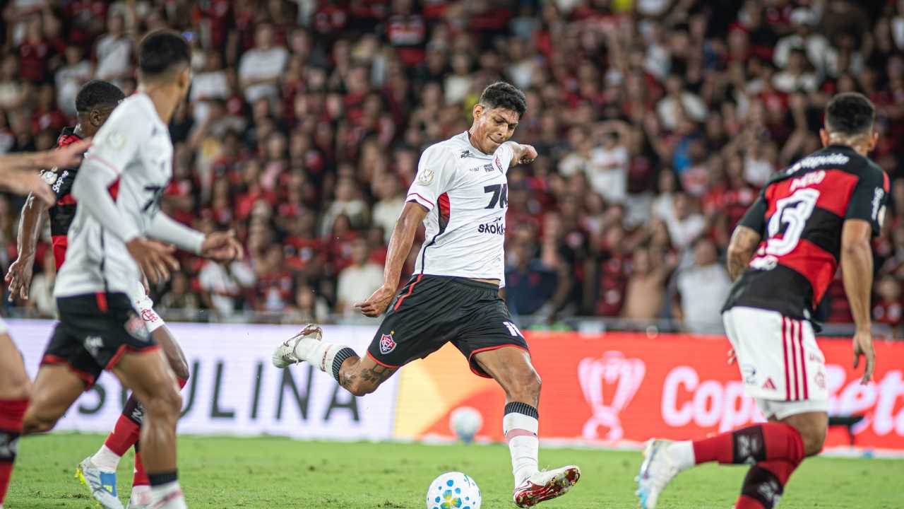 Vitória é derrotado por 2x1 para o Flamengo no Maracanã e deixa jogo vivo para decisão no Barradão