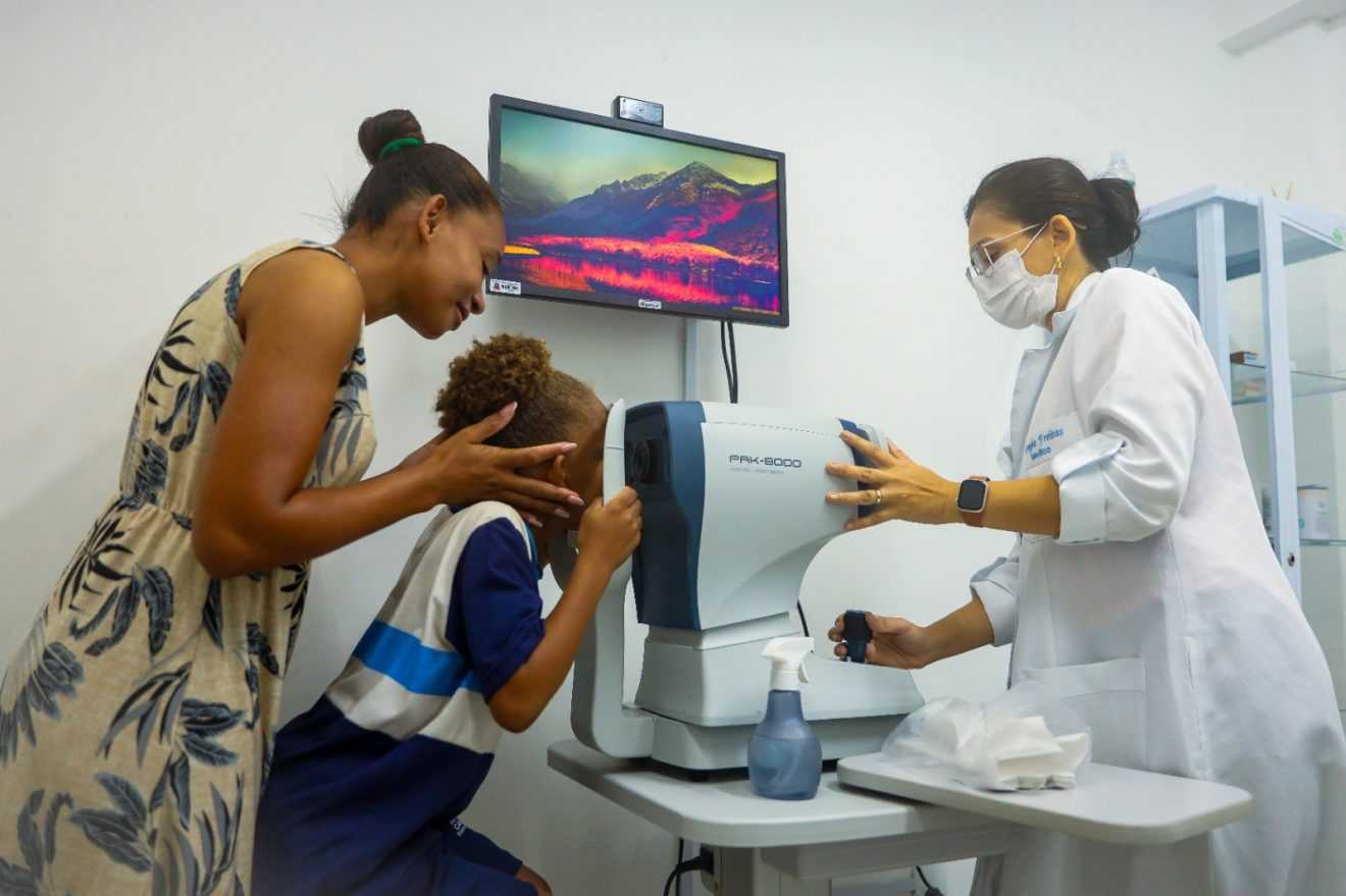 Candeias oferece exames oftalmológicos gratuitos a alunos municipais