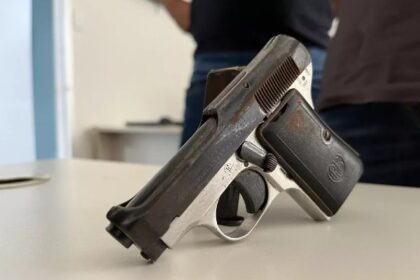 Tiroteio na Mata Escura deixa mulher ferida por bala perdida