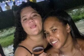 Polícia investiga celular e chinelos em cova de amigas mortas na Bahia